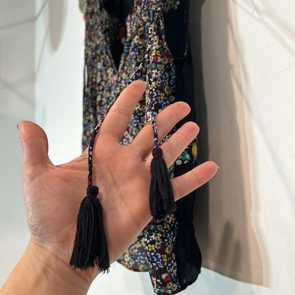 DEREK LAM 10 Crosby Top Womens 4 Sleeveless 100% Silk Floral Blouse Tassels tank - Picture 3 of 6